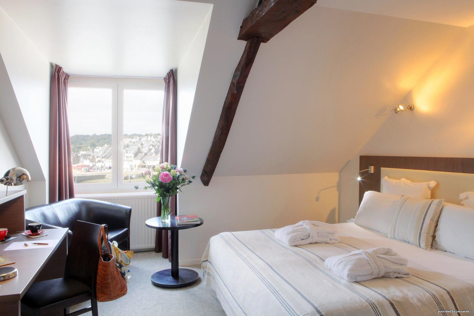Hotel Le Benhuyc Binic Habitación foto